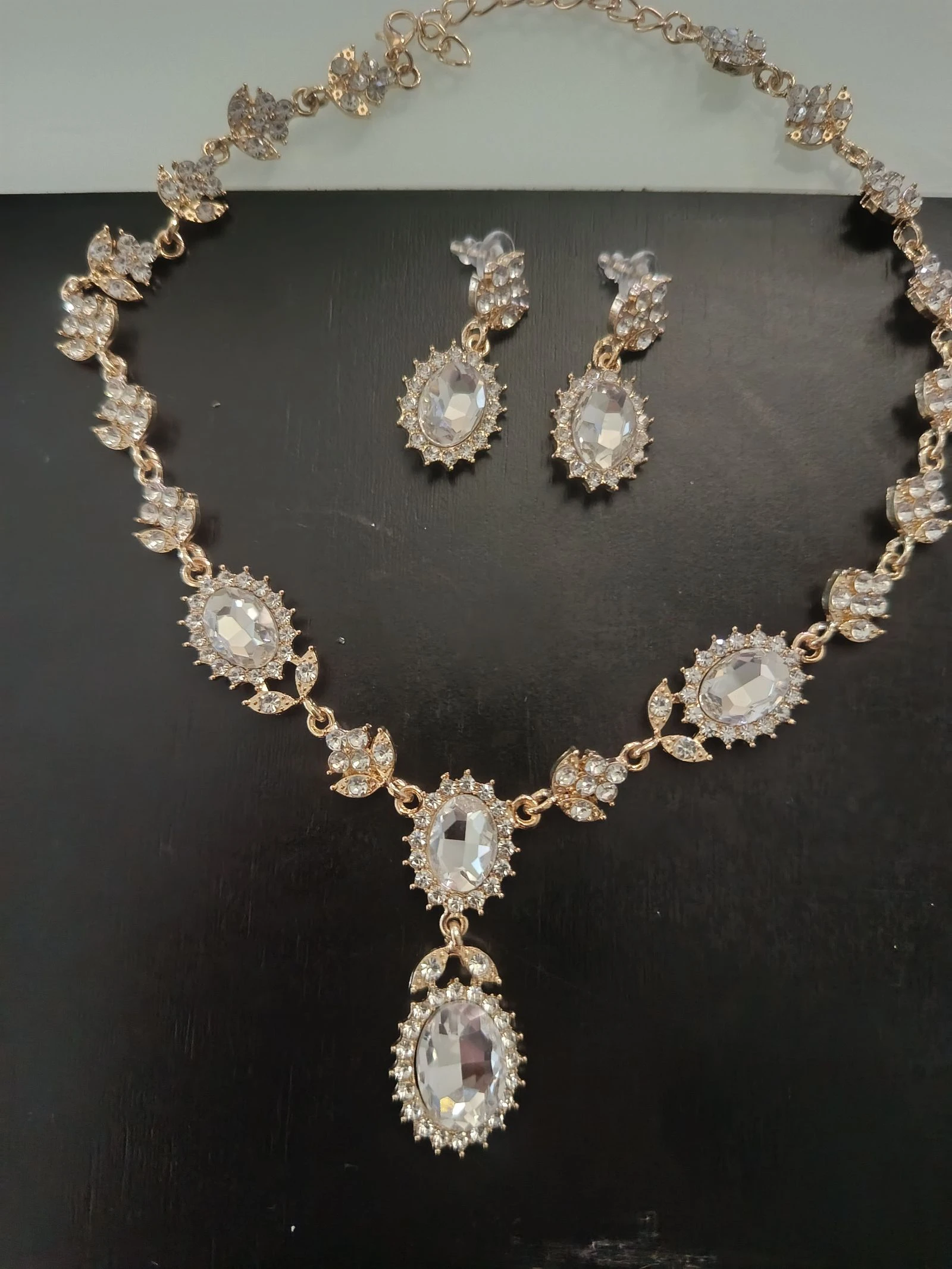 Conjunto joyas dorado con cristales brillantes elegante  – photo 2
